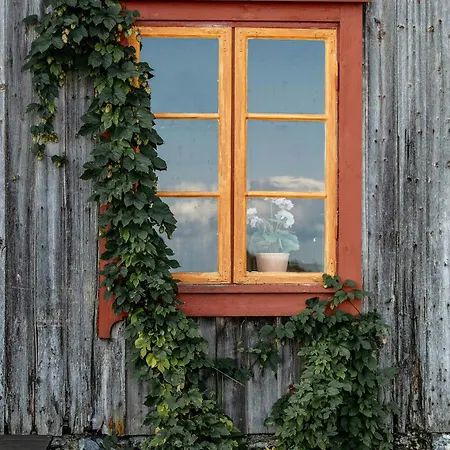 Restored Smallholder's House From 1864 On Helgoya Semesterbostad Slattsven